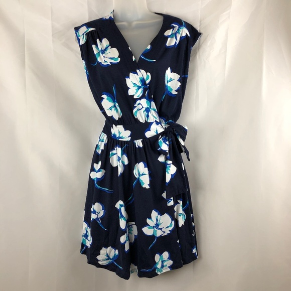Draper James Dresses & Skirts - Draper James Reese Whitherspoon Wrap Dress Size S